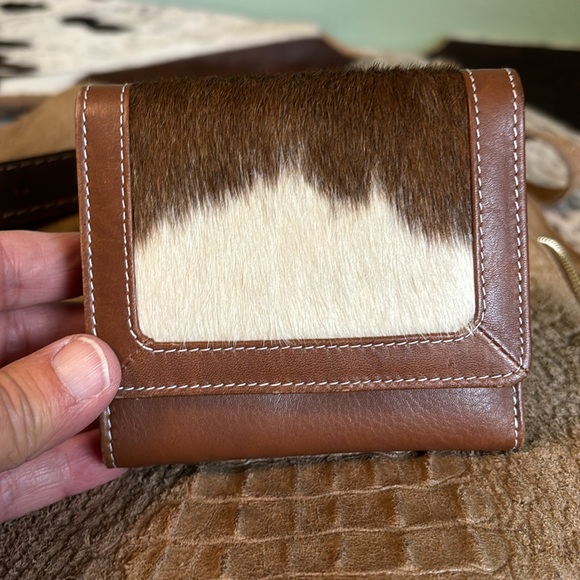 Alligator hide appearance pursed with hair on hide RFID wallet - Picture 6 of 9